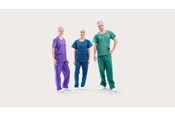 Trois cliniciens portant un Pyjama BARRIER® – extra confort